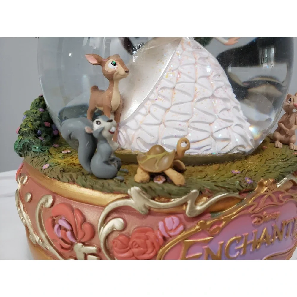 Disney Enchanted‎ Snow Globe With Giselle And Animal Friends
